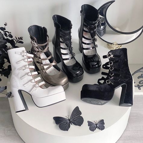 Egirl Shoes, Gothic Harajuku Fashion, Open Shoes, Outfits Gothic, Egirl Aesthetic, Egirl Fashion, Clothing Anime, Gothic Harajuku, Egirl Clothes