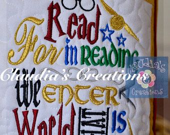 Wizardry Embroidery Saying Library Slogans, Emboridary Designs, Pillow Pockets, Pillow Sayings, Harry Potter Embroidery, Book Pillows, Embroidery Sayings, Embroidery Images, Harry Potter Quilt