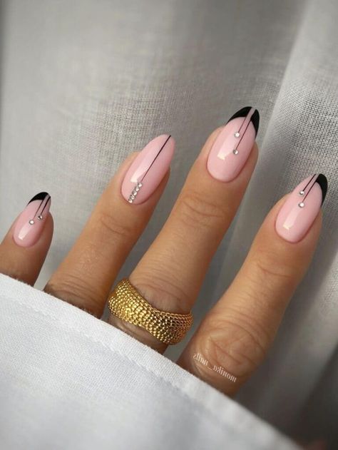 French Manicure Designs Oval Nails, Oval French Nails Design, Black Oval Acrylic Nails, French Nails Ideas Almond, Black French Tip Nails Coffin, Short Oval Nails Designs, Black French Nail Designs, Oval Nails Ideas, Oval Nails Inspiration