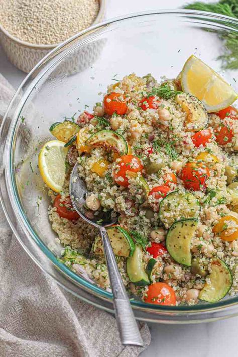 Quinoa Salad with Zucchini and Tomatoes Quinoa Salad With Zucchini, Zucchini Quinoa Salad, Zucchini Quinoa Recipes, Quinoa And Zucchini Recipes, Salad With Zucchini, Zucchini Quinoa, Zucchini And Tomatoes, Endo Diet, Zucchini Tomato