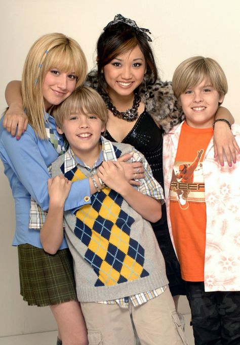 THE SUITE LIFE OF ZACK AND CODY -- Season 1 -- Pictured: Cole Sprouse, Ashley Tisdale, Brenda Song & Dylan Sprouse. London Tipton And Maddie, Zack And Cody Cast, 2000s Disney Shows, The Suite Life On Deck, Suite Life On Deck, Blonde And Brunette Best Friends, London Tipton, Sprouse Twins, Old Disney Channel