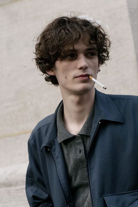 Man Short Curly Hair, Reference Photos Men, Curly Haired Men, Hommes Grunge, Photo Ideas Men, People Reference, Imogen Poots, Curly Hair Short, Men Aesthetic