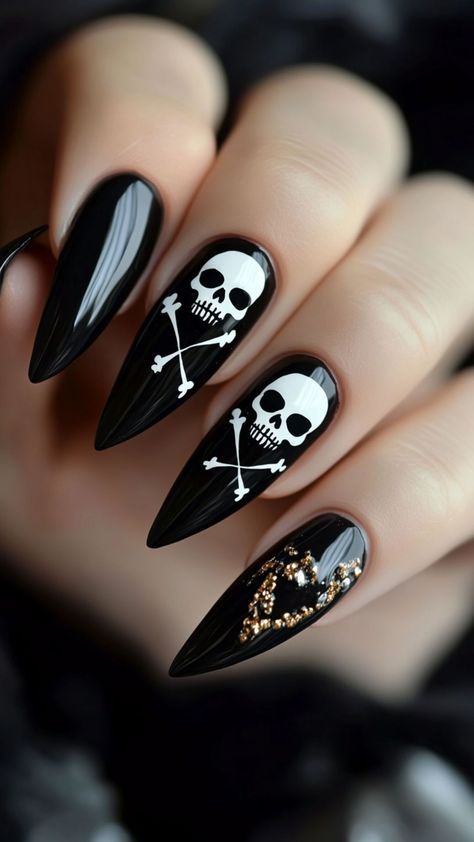 Skull Nail Designs Easy, Skull And Crossbones Nails, Halloween Pirate Nails, Skull Nail Ideas, Skull Nail Art Designs, Spooky Nail Designs Simple, Skull On Nails, Skull Nails Design, Black Skull Nails