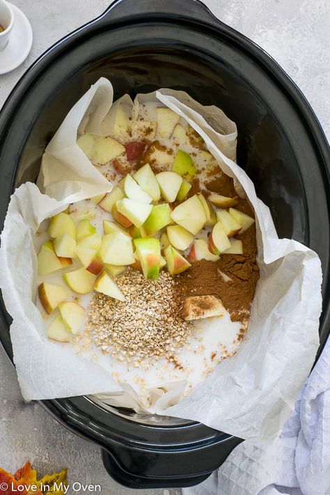 Prepare breakfast before you go to bed so you can wake up to the warmth of this crockpot apple cinnamon oatmeal! It's an overnight steel cut oatmeal recipe that makes your morning easier! // slow cooker apple cinnamon oatmeal // healthy slow cooker oatmeal // overnight apple cinnamon oats Slow Cooker Oatmeal Overnight, Overnite Oatmeal, Steel Cut Oats Slow Cooker, Steel Cut Oatmeal Crockpot, Overnight Steel Cut Oatmeal, Steel Cut Oats Crockpot, Crockpot Oatmeal Overnight, Steel Cut Oatmeal Recipes, Overnight Oatmeal Healthy