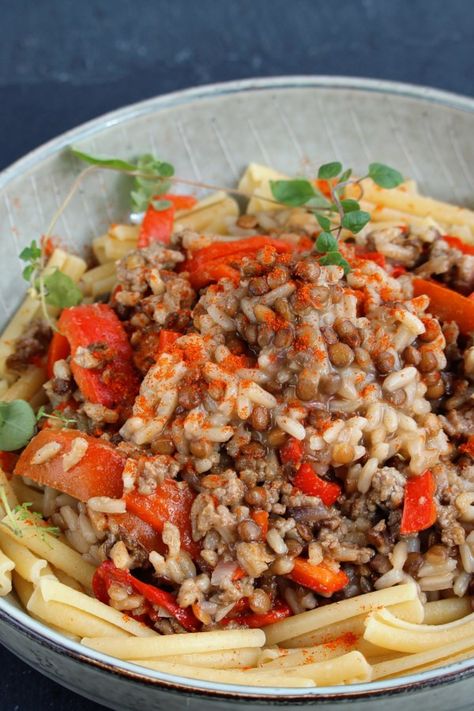 Lentils And Rice Recipe, Ground Beef And Rice, Lentil Dishes, Lentils And Rice, Dried Lentils, Beef And Rice, Lentil Recipes, Gravy Recipes, Red Bell Pepper