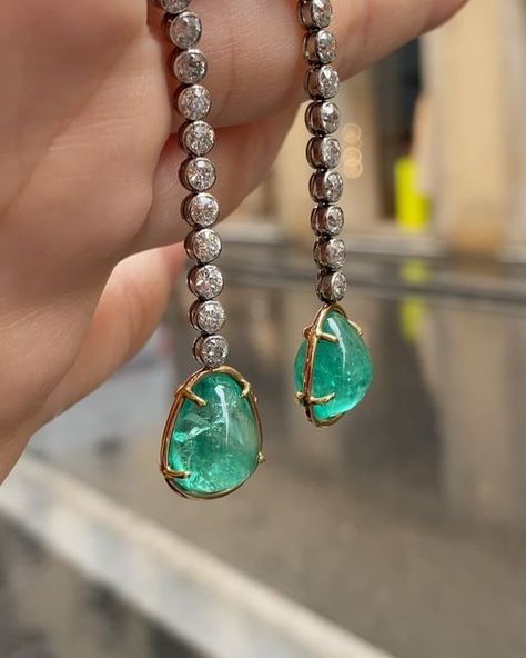 Wagner Eleuteri on Instagram: "19-carat Colombian Emerald pair of Earrings with Diamonds crafted in 18kt White Gold  Made in Italy  Circa 1960  📩DM FOR DETAILS  🌍WORLDWIDE SHIPPING   #eleuteri #eleuterirome #highjewellery #vintagejewellery #emeraldearrings #forsale" Earrings With Diamonds, Colombian Emeralds, March 27, Emerald Earrings, Gorgeous Jewelry, Vintage Jewellery, Desi, Emerald, In Italy