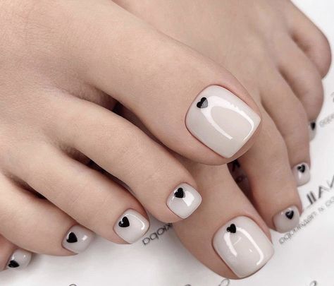 Fall Toe Nails, Cute Pedicures, Feet Nail Design, Pedicure Designs Toenails, Pedicure Colors, Gel Toe Nails, Toe Nail Color, Pretty Toe Nails, Cute Toe Nails