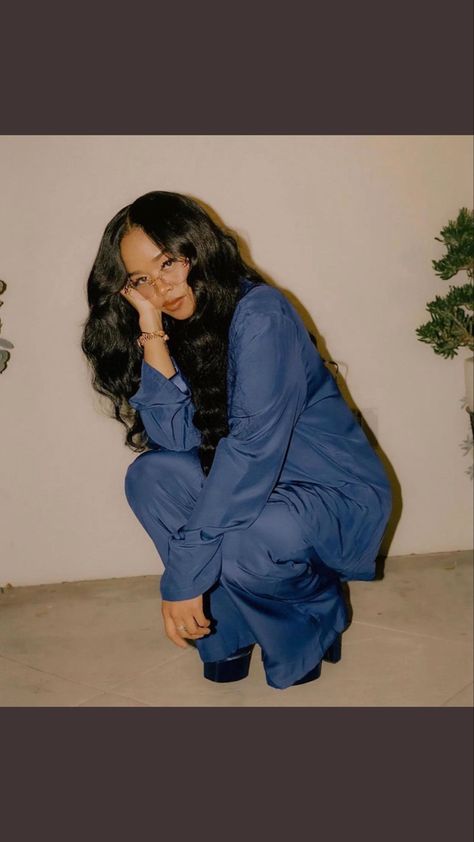 H.e.r Outfits, H.e.r Singer Aesthetic, H.e.r Aesthetic Singer, Gabriella Wilson H.e.r, Sza Singer Instagram, Sza Singer New Pictures, Sza Singer Black And White, H.e.r Aesthetic, Fall Winter Wardrobe