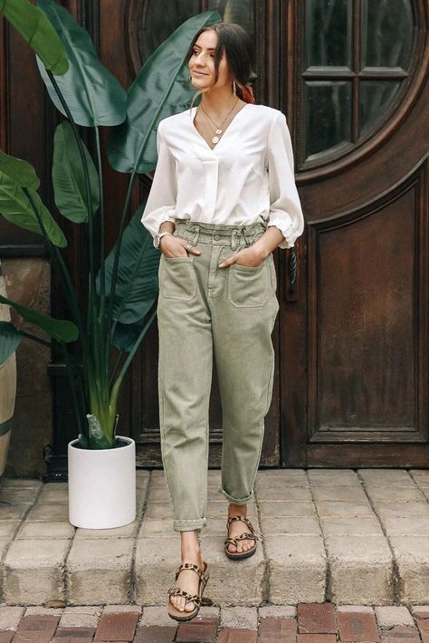 Make Up Studio, Elegante Casual, Spring Look, Trendy Summer Outfits, Trik Fotografi, Green Pants, Looks Chic, Look Vintage, 가을 패션