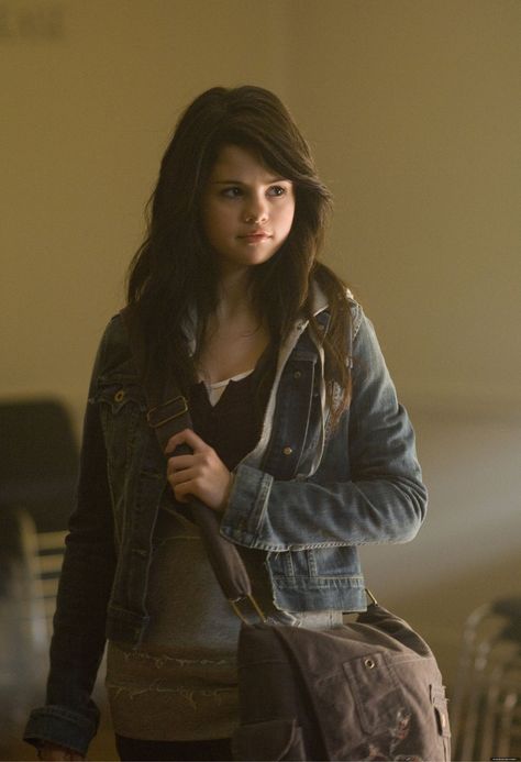 Selena Gomez as Mary Santiago, in Another Cinderella Story. Cinderella Selena Gomez, Princess Protection Program, Another Cinderella Story, Selena Gomez Outfits, Alex Russo, Selena Gomez Cute, Selena Gomez Photos, Selena Gomez Pictures, Cinderella Story