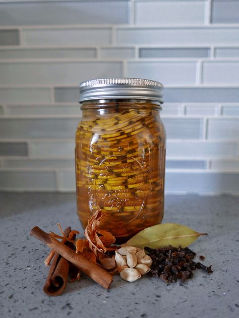 sweet pickled squash Pickled Squash Recipe, Pickled Squash, Brine Recipes, Quick Pickles, Brine Recipe, Delicata Squash, Squash Recipe, Cooking Sauces, Pickling Recipes