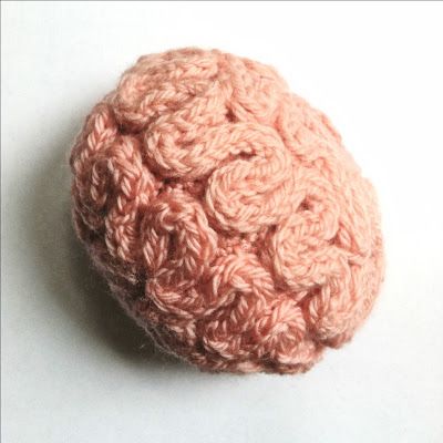 humble carnival: Crocheted Brain Crochet Organs Free Pattern, Crochet Brain Free Pattern, Crochet Medical Ideas, Brain Crochet, Anatomical Crochet, Science Crochet, Send To Her, Crochet Bodies, Crochet Goodies