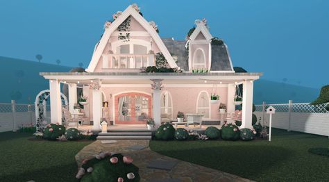 Cottage Bloxburg House Layout 1 Story, Bloxburg Front House Ideas, Kawaii Bloxburg House, Bloxburg Pink House, Coquette House Exterior, Pink Bloxburg House, Coquette Bloxburg House, Victorian Bloxburg, Cottage House Exterior