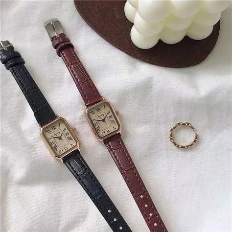 Brown Watch Outfit, Vintage Saat, Watches 2022, Wristwatch Vintage, Vintage Watches Women, Clock Vintage, Minimalist Women, Women Watches, Classy Jewelry