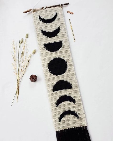 Love & Stitch | Amanda no Instagram: “This gorgeous Moon Phase Wall Hanging is now available for purchase is my Etsy Shop! (Link in bio) . . Thank you so much to everyone for…” Moon Phase Crochet, Moon Phase Wall Hanging, Crochet Wall Hanging, Bobble Crochet, Crochet Wall Art, Astronomy Lover, Crochet Bedspread Pattern, Crochet Wall Hangings, Tapestry Crochet Patterns