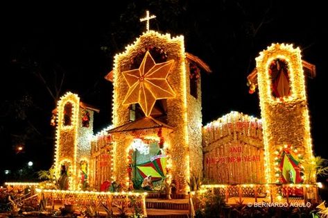 Paskong Pinoy, Christmas In The Philippines, Christmas Parol, Filipino Christmas, Christmas Classroom Treats, Best Christmas Songs, Easy Homemade Christmas Gifts, Christmas Church, Merry Christmas Images