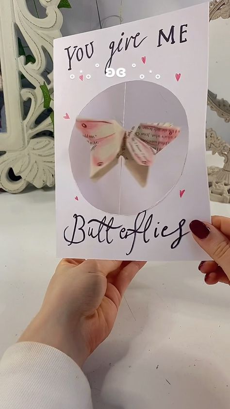 Spinning Butterfly Card, Butterfly Gifts Diy, Valentines Day Cards Diy, Diy Paper Butterfly, Postcards Diy, Diy Valentine's Cards, Diary Diy, Butterfly Birthday Cards, Teachers Day Card