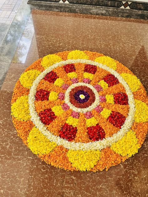 Onam Decor, Onam Ideas, Floral Rangoli, Pookalam Design, Flower Decorations Diy, Flower Rangoli, Friends Instagram, Easy Rangoli Designs, Easy Rangoli