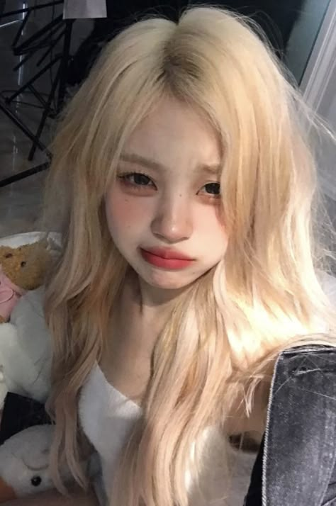 Pelo Ulzzang, Blonde Hair Korean, Makeup Ala Korea, Blonde Asian, Cute Makeup Looks, Long Blonde, Long Blonde Hair, Makati, Cute Makeup