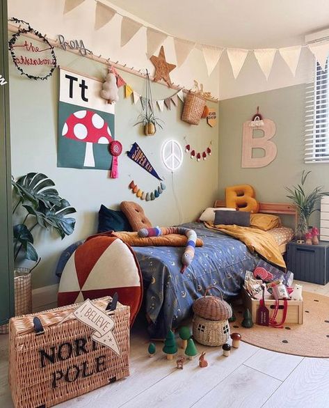 Toddler Boy Room Colorful, Whimsical Boys Room, Retro Toddler Boy Room, Maximalist Toddler Room, Young Boy Bedroom Design, Eclectic Boys Room, Children’s Bedroom Colour Ideas, Boys Bedroom Ideas Toddler, Retro Boys Room