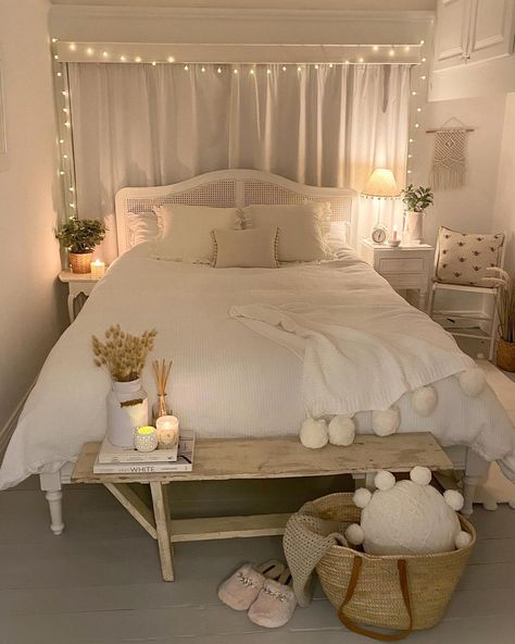 White Furniture Bedroom Ideas, White And Lavender Bedroom, Bedroom Ideas With White Furniture, Comfortable Bedroom Ideas, White Furniture Bedroom, Bohemian Interior Design Bedroom, Cluttered Room, Hygge Bedroom, Lavender Bedroom