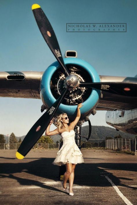 Warbirds Pinups, Aviation Wedding, Pin Up Girl Vintage, Airplane Art, Photography Images, Aircraft Art, Aviation Photography, Vintage Aircraft, Nose Art