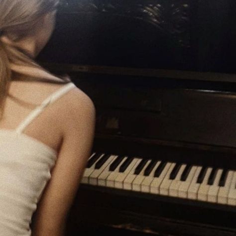 Piano Girl, A Night At The Opera, Taylor Swift Album, Dear Reader, Music Aesthetic, Piano Sheet, Music Industry, Sabrina Carpenter, David Bowie