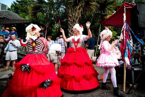 Get your French fix this weekend -- rain, what rain? -- with Bastille Day parties New Orleans Museum of Art (Friday night), Faubourg. St. John Bastille Day party (Sat. afternoon) and a multitude of restaurants and a wine store hosting their own celebrations! Outfits New Orleans, Casino Fundraiser, Bastille Day Party, French Outfits, Parisian Party, New Orleans Museums, Fancy Dress Ideas, Parties Food, French City