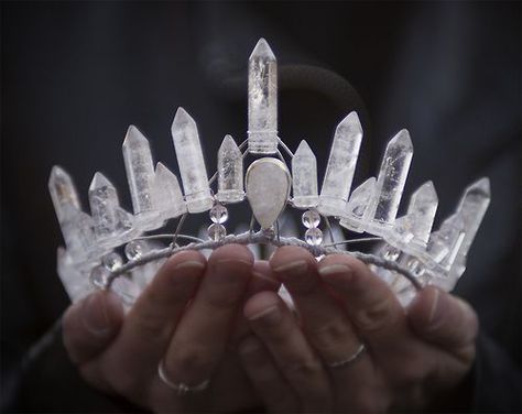 I would actually never expect anything like this but it is simply stunning to look at! Ooh shiny! Tumblr Outfits, Crystal Crown, Tiaras And Crowns, Abba, Quartz Crystal, Tiara, Rose Quartz, Elf, Witch