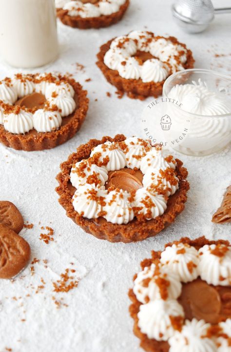 Vegan Biscoff Tartlets Biscoff Filling, Vegan Pies, Allergy Friendly Desserts, Vegan Tarts, Biscoff Recipes, Sweet Bakes, Mini Tarts, Dairy Free Cream Cheese, Biscoff Cookie Butter