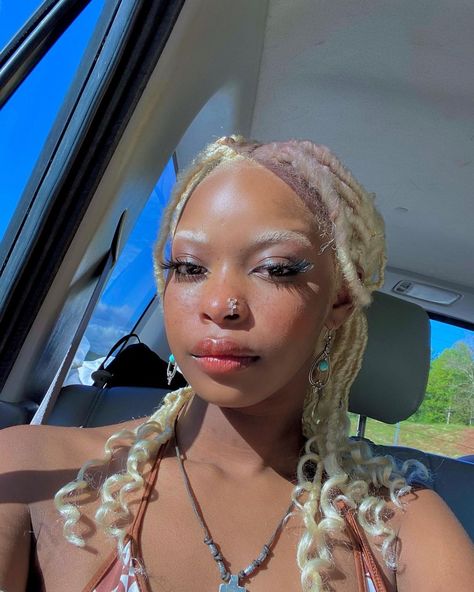 Dyed Eyebrows Blonde, Blonde Eyebrows Black Women, Dye Eyebrows, Blonde Eyebrows, Braids With Extensions, Black Girls Hairstyles, Aesthetic Hair, Protective Hairstyles, I Missed