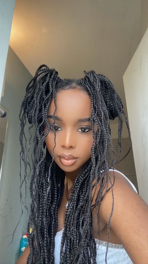 Space bun but cuter and with braids. Two Bun Box Braids Hairstyles, Braids In Space Buns, Goddess Braids Space Buns, Two Buns Box Braids, Space Bun Box Braids, Space Buns Knotless Braids, Two Buns Knotless Braids, Knotless Braids Space Buns, Box Braid Space Buns