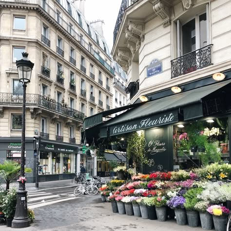 Paris Shopping Street, Paris Flowers, Flower Shop Decor, Flower Shop Design, Aesthetic Header, Paris Vibes, French Flowers, Instagram Paris, Aesthetic City