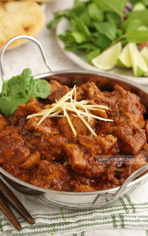 Garlic Chilli Chicken Curry - Khin's Kitchen Chilli Chicken Recipe, Boiled Chicken Breast, Chicken Curry Recipe, Curry Recipes Indian, Chicken Healthy, Fried Chicken Breast, Chilli Chicken, Curry Dishes, Curry Chicken Recipes