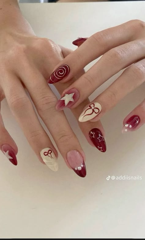 There's a new beauty trend taking over Instagram and it's absolutely stunning. Say hello to "quartz nails". Cute Intricate Nails, Heart Themed Nails, Cute Almond Nails Design Simple, Red Cute Nails, Emo Nail Designs, Nail Designs Art Ideas, Aesthetic Valentines Nails, Red Aesthetic Nails, Red Nails Cute