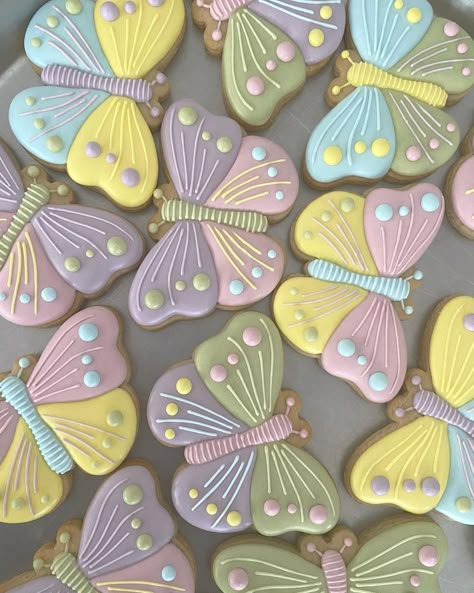 Butterfly Iced Cookies, Butterfly Sugar Cookies Royal Icing, Butterfly Decorated Cookies, Butterfly Royal Icing Cookies, Butterfly Sugar Cookies Decorated, Butterfly Cookies Decorated, Butterfly Cookies Royal Icing, Butterfly Sugar Cookies, Flower Sugar Cookies