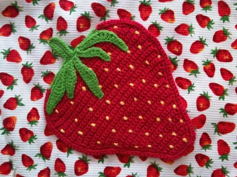 Crochet Flat Strawberry, Cottagecore Life, Crochet Flats, Crochet Appliques, Crochet Strawberry, Animals Crochet, Crochet Inspo, Crochet Applique, Project Inspiration