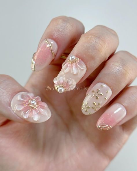 Jelly flowers press on nails 🌸 #pressonnails #nailsofinstagram #nailsathome #nailart #pressonnailslovers #shortnails Chrome And Flower Nails, Short Jelly Nails, Jelly Nails Designs, Jelly Press On Nails, 3d Gel Nails, Nails Short Almond, Nails Sets, Jelly Flower, Nails Luxury