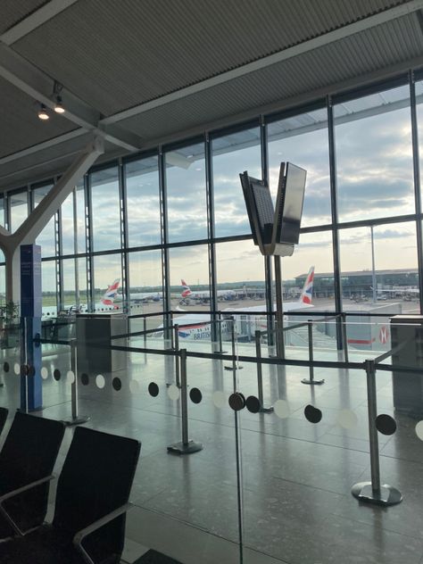 Heathrow Terminal 5, Airport Heathrow, Heathrow Airport Terminal 5, Airport Gate, Heathrow Airport, Aesthetic Travel, Turkey Travel, British Airways, Business Class