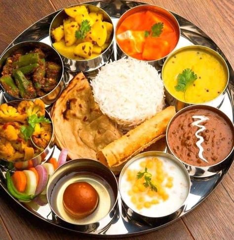 Home Cooked Meals Indian, South Indian Thali Vegetarian, Veg Thali Indian, Bhojan Thali, Kerala Meals, Food Thali, Whisky Chivas, Chibi Bunny, Indian Thali