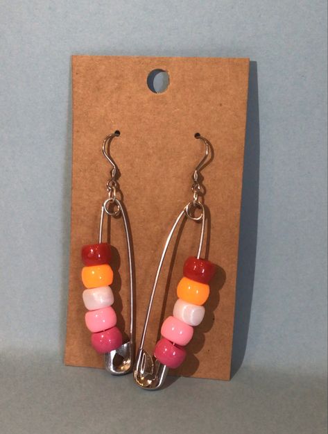 Lesbian Crafts Diy, Lesbian Jewelry Diy, Lesbian Crafts, Pride Jewelry Diy, Lesbian Accessories, Lgbtq Jewelry, Lesbian Earrings, Safety Pin Crafts, Anting Manik