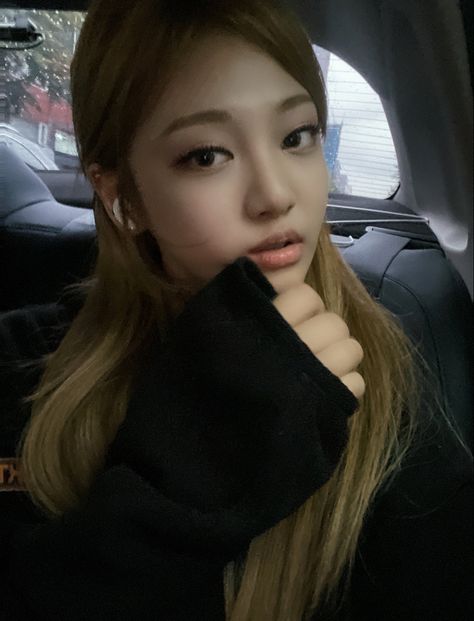 aespa asp bubble bbl update karina winter giselle ningning girlfriend material pic pictures twitter twt official Manx, Black Mamba, K Idols, South Korean Girls, Aesthetic Pictures, Kpop Girls, Pretty People, Girl Group, My Girl