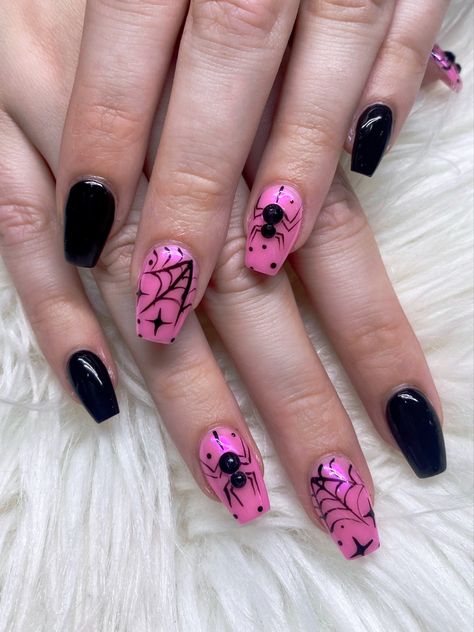 Medium Short Nails Ideas, Pink And Blue Halloween Nails, Pink Halloween Short Nails, Spiderweb Toenails, Halloween Chrome Nails Designs, Halloween Nail Designs Coffin Shape, Pink Spooky Nails Short, October Acrylics, Cute Pink Fall Nails