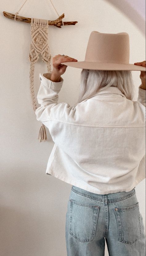 Hats Women Outfit, Womens Style Inspiration, Ootd Cold Weather, Boho Hat Outfit, Summer Aesthetic Pictures, Hats 2022, Womens Hats Fashion, Modest Aesthetic, Summer Aesthetic Outfit