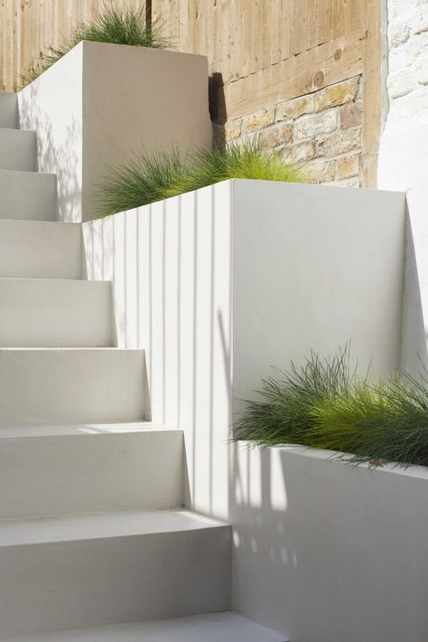 Build Stairs Outdoor, Modern Home Exterior, Modern Driveway, Porch Stairs, Front Stairs, Hampstead London, Bedroom Inspirations Minimalist, Tiered Planter, Entry Stairs