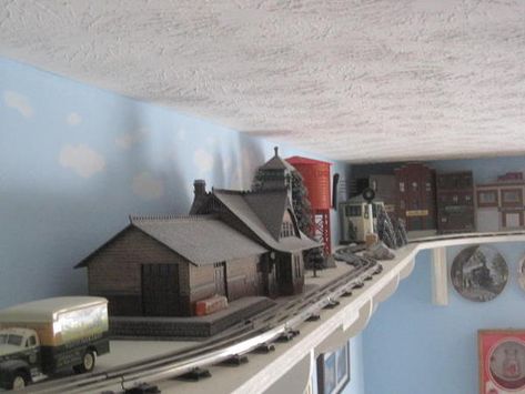 Planning a book shelf layout near the ceiling Ceiling Train, Planning A Book, Train Shelf, Aquarium Wall, Train Bedroom, Model Train Table, Model Training, Hobby Trains, Train Table