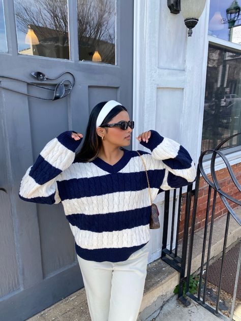 Blue And White Stripe Sweater Outfit, Preppy Winter Outfits 2023, Blue White Sweater Outfit, Blue And White Stripped Sweater Outfit, White Headband Outfit Winter, Navy Blue And White Outfit Ideas, White And Blue Sweater Outfit, Navy And White Sweater, White And Blue Striped Sweater Outfit