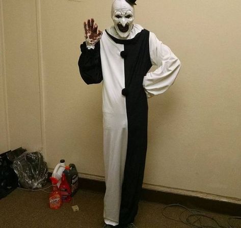 Halloween Masquerade Party, Ayyy Lmao, Creepy Core, Halloween Masquerade, Horror Icons, Clown Costume, The Clown, Fantasias Halloween, Mens Halloween Costumes