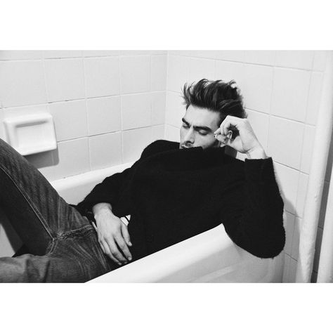 Bathtub Pictures, Bathtub Photography, 남성 근육, Man Bathroom, Jon Kortajarena, Florence Nightingale, Male Models Poses, Men Photoshoot, Man Photography