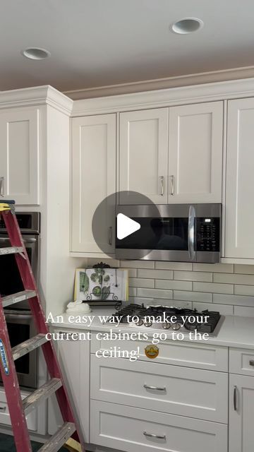 • E L I Z A B E T H • on Instagram: "Kitchen renovations don’t have to be big to make an impact! Something as simple as taking your cabinets to the ceiling will make such a difference!! 😍 This affordable, easy upgrade was one we will certainly do again! Do your cabinets go to the ceiling? #kitchen #kitchendesign #kitchenupdate #kitchenupgrades #kitchenremodel #diykitchenreno #kitchenreno #kitchencabinets #kitchencabinetsmakeover #kitchencabinetpainting" Kitchen Cabinets Up To Ceiling, Upper Cabinets To Ceiling, Cabinets To The Ceiling, Kitchen Cabinets To Ceiling, Log Home Kitchen, Diy Kitchen Hacks, Cabinets To Ceiling, Ceiling Kitchen, Kitchen Storage Hacks